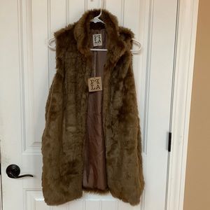 NWT PPLA Clothing Faux Fur Vest